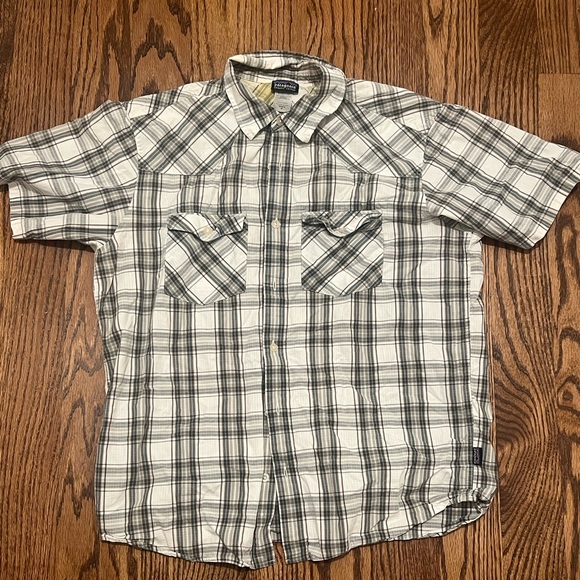 Patagonia Organic Cotton Short Sleeve Button Down Shirt - Picture 1 of 4